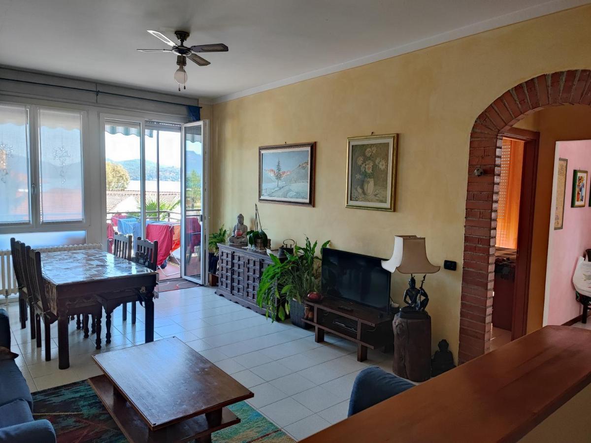 Appartamento Chic Vista Lago - Casa Janis Verbania Eksteriør billede
