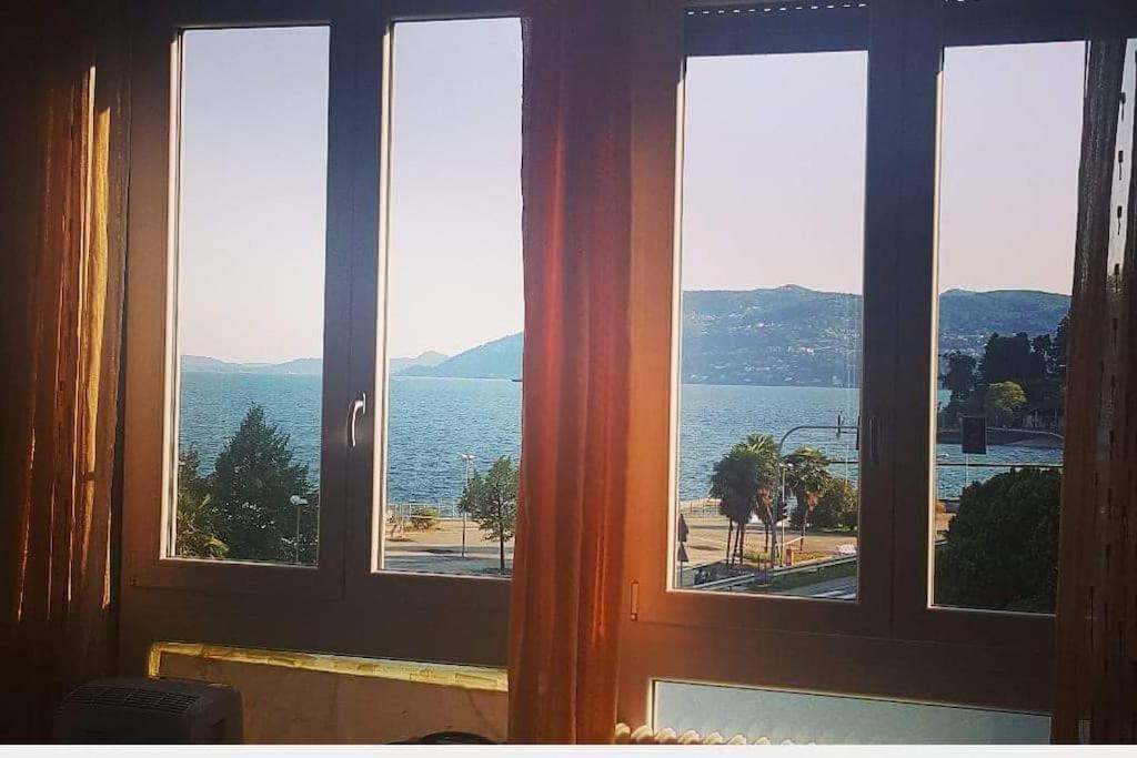 Appartamento Chic Vista Lago - Casa Janis Verbania Eksteriør billede