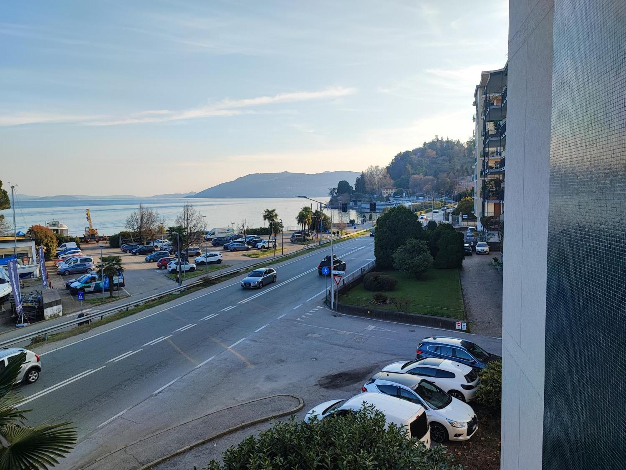 Appartamento Chic Vista Lago - Casa Janis Verbania Eksteriør billede